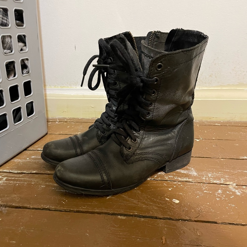 Combat boots